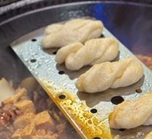 Flower-shaped steamed bun