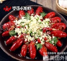 Spicy Medium-sized Crawfish with Side Dishes