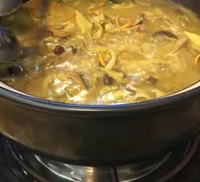Mushroom Aroma Black Chicken Pot