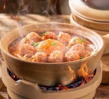 Tomato and Pork Dumpling Soup in Clay Pot