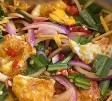 Pounded Egg with Garlic and Chili