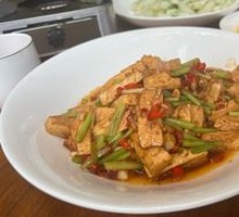 Stir-fried Celery with Flower Stone Tofu