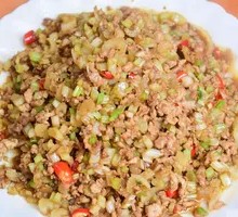 Stir-fried Minced Pork with Celery