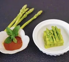 Mustard-Infused Steamed Asparagus