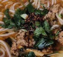 Fresh Meat Small Pot Rice Noodles