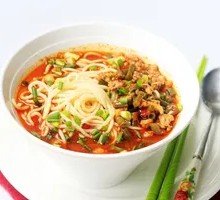 Sour Cowpea and Minced Pork Noodles