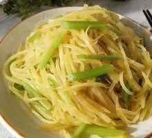 Shredded Potato with Celery Stir-fry