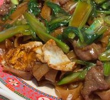 Cantonese Stir-Fried Beef Rice Noodles