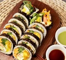 鸭蛋黄紫菜包饭