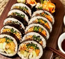 Enoki Mushroom Seaweed Rice Roll