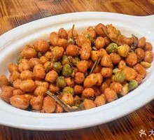 Fried Small Fish with Peanuts