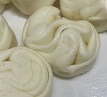 Flower-shaped steamed bun