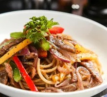 Black Pepper Beef Noodles