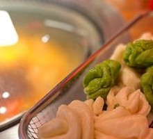 Flower-shaped steamed bun