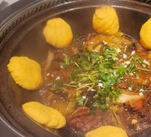 Stir-fried Free-range Chicken in Iron Pot