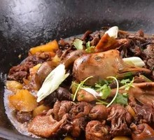 Stewed Goose in Iron Pot
