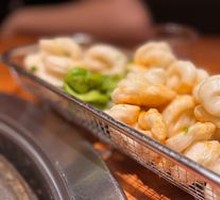 Flower-shaped steamed bun