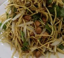 Stir-Fried Bean Sprouts with Three Threads