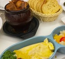 Russian Buttered Mashed Potatoes with Mixed Fruit