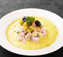 Russian Traditional Cheese Baked Potatoes