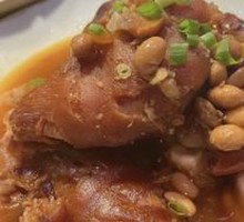 Pork Trotter and Soybean Stew