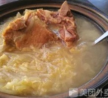 Sour Cabbage Bone Soup