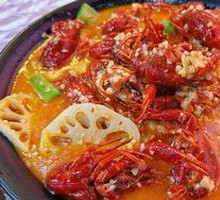 Spicy Garlic Lobster in Golden Soup