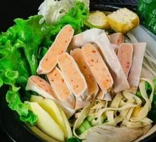 Shrimp Dumpling Hot Pot with Spicy Sauce