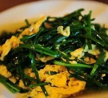 Tilia Flower and Chives Stir-Fried with Eggs