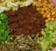 Sauce-Flavored Chicken Rice Noodles