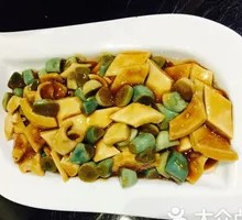 Braised Pig Intestine with Laba Garlic