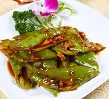 Spicy Pepper and Pork Noodles