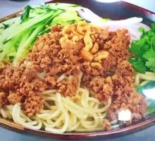 Spicy minced meat noodles