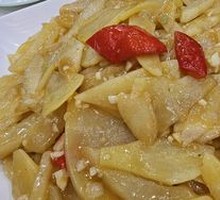 Old Cucumber Stir-Fried with Potato Slices