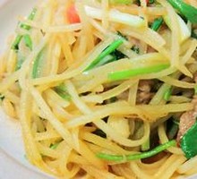 Potato Shreds Stir-Fried with Beef