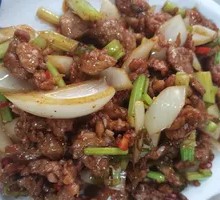 Stir-Fried Beef with Yellow Onion