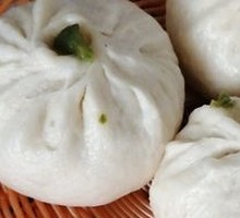 Green Pepper and Egg Bun