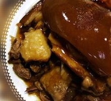 Steamed Pork Shank in Bowl