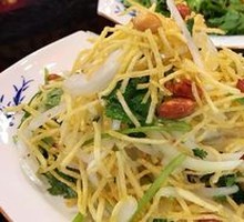Stir-Fried Bean Sprouts with Three Threads