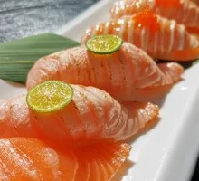 Four-Item Salmon Sushi Set