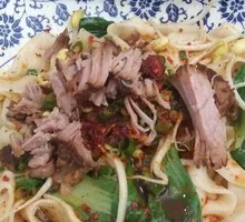 Braised Pork Oil-Splashed Noodles