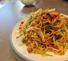 Stir-Fried Bean Sprouts with Three Threads