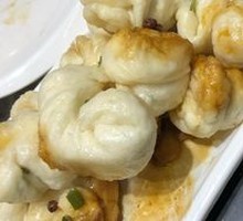 Flower-shaped steamed bun
