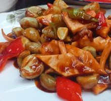 Pickled Garlic Stir-fried Beef Intestines