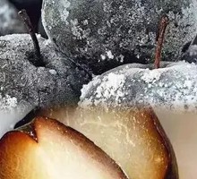 Flower-shaped Frozen Pear