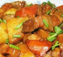 Braised Pork with Small Potatoes