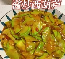 Sauce Stir-Fried Zucchini