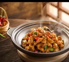 Sautéed Bullfrog with Purple Perilla in Clay Pot