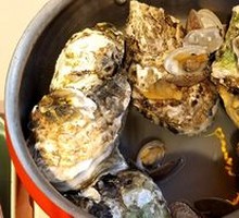Steamed Oysters in Clay Pot