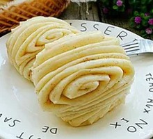 Flower-shaped steamed bun